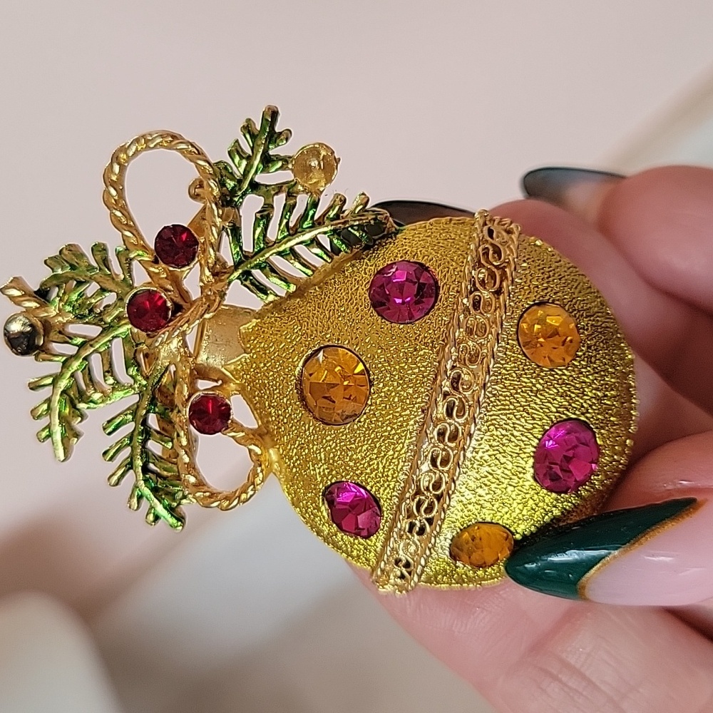 Jeweled Christmas Ornanent Brooch Pin With Holly - Picture 6 of 6